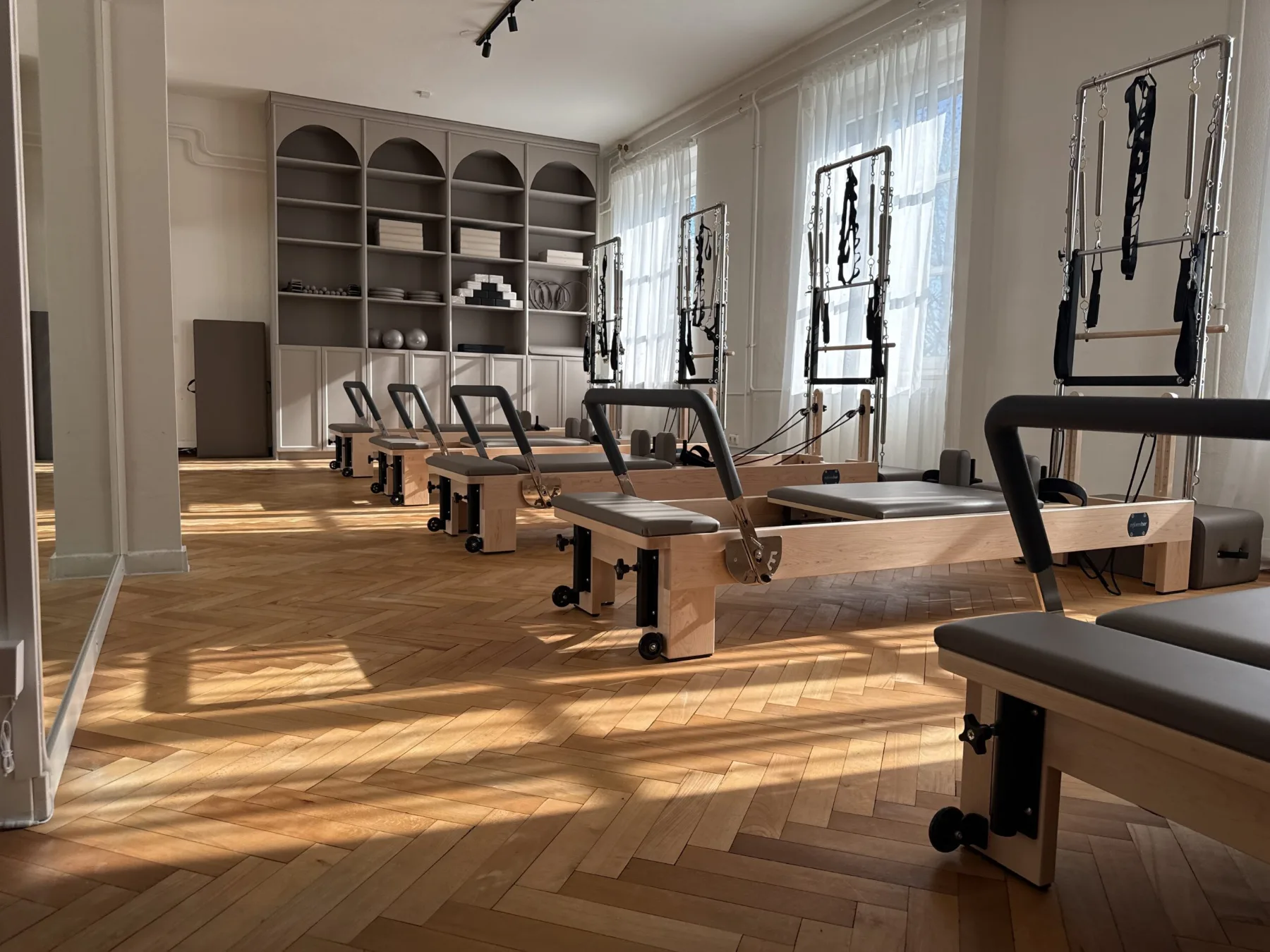Das ALIGNHER Pilates Studio in Mönchengladbach im Morgenlicht