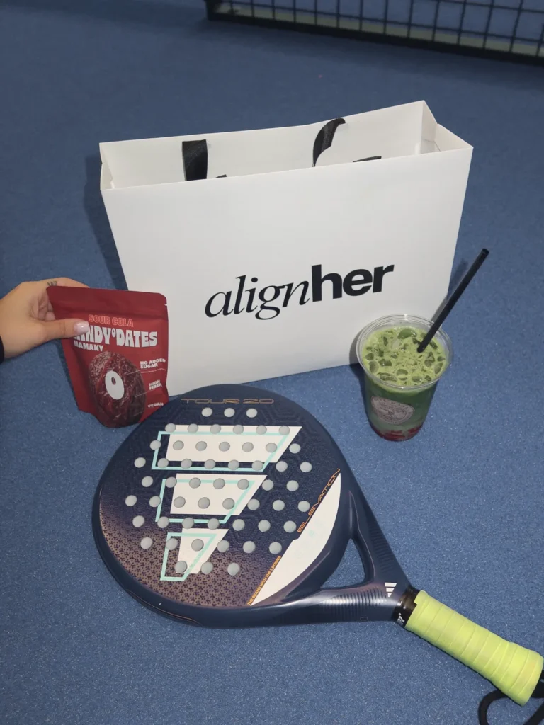 ALIGNHER Goodie Bag mit Padelschläger und Matcha